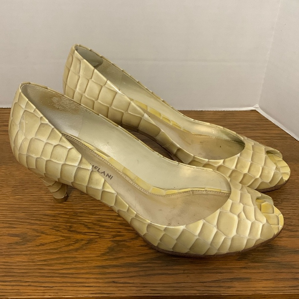 Antonio Melani Cream Peep Toe Women's Shoes